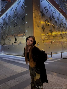 I m just a girl in a biggggg world