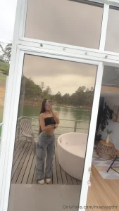 Me or this nice place