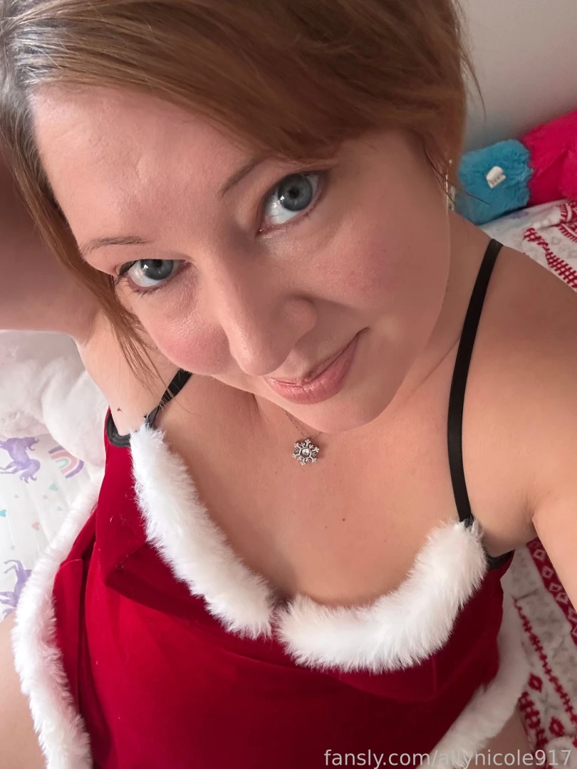 All i want for christmas is youuuuu milf blueeyes pale mombody mombod 