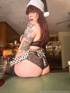 Festive throwback to last year i made a gingerbread house yesterday