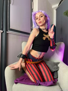 Jinx i m fooling around in my jinx costume from arcane it was my first part 24