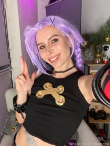 Jinx i m fooling around in my jinx costume from arcane it was my first part 25