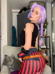 Jinx i m fooling around in my jinx costume from arcane it was my first part 9