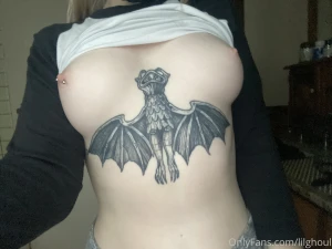 Scroll to lift my shirt