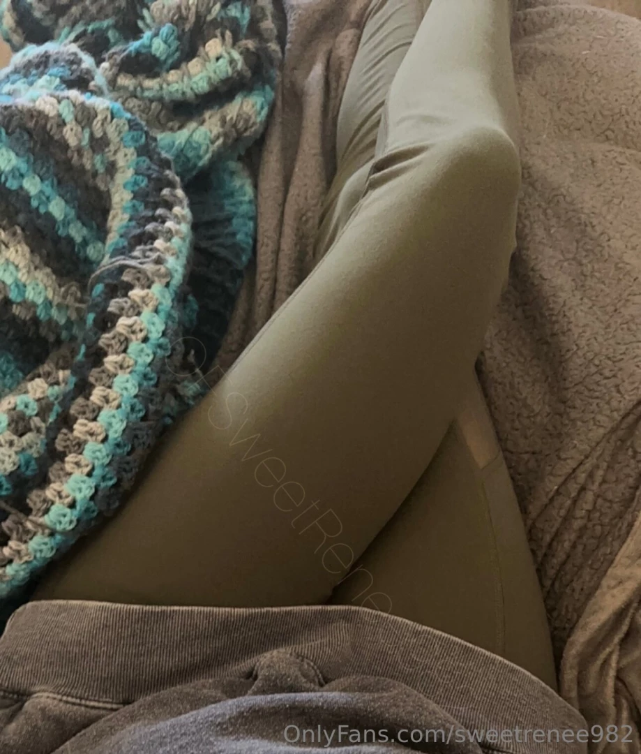 Lazy day in leggings 