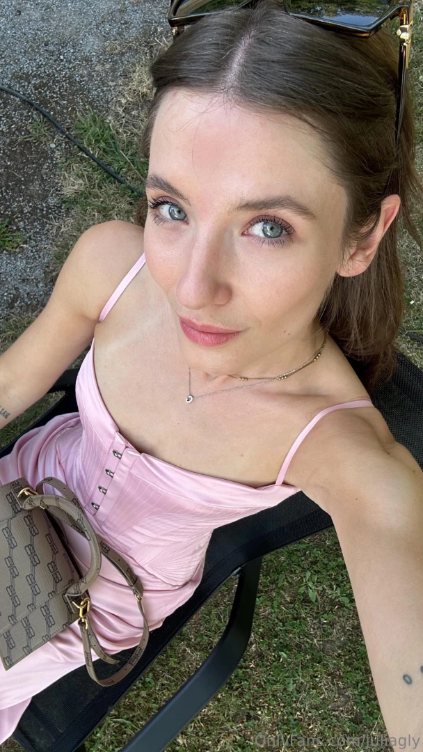 Cute in pink wedding guest outfit 