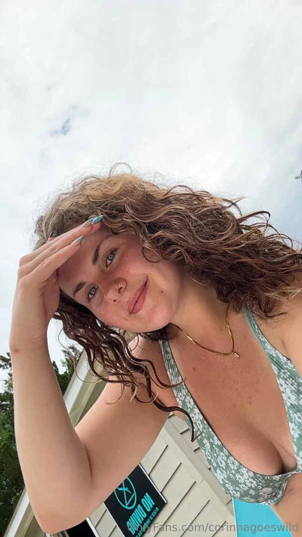 Just passing by to steal a smile 