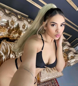 Send me very wet kisses comment them