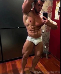 Handsome straight bodybuilder 6 2 246 27 years i am available for part 48