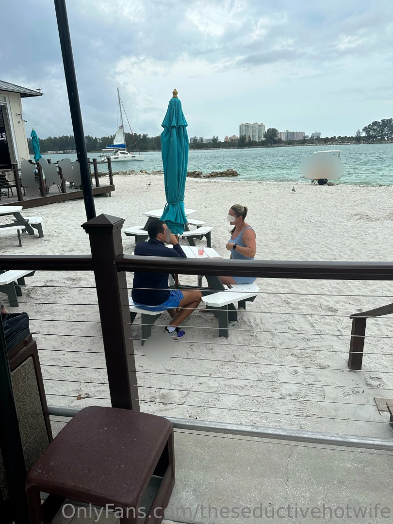 Hubby snapped this pic of me when i was talking to this you nger guy 