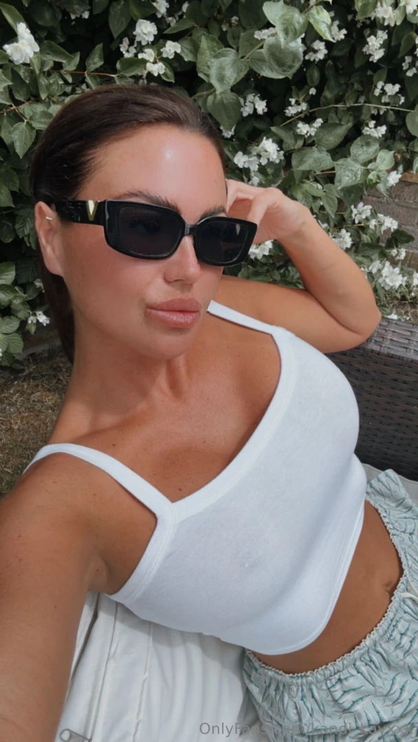 Feeling so much better today yey and the sun is still out 