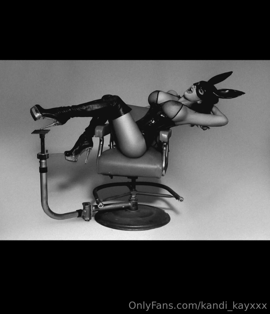 Good morning guys happy easter come and spend it with me i am online 