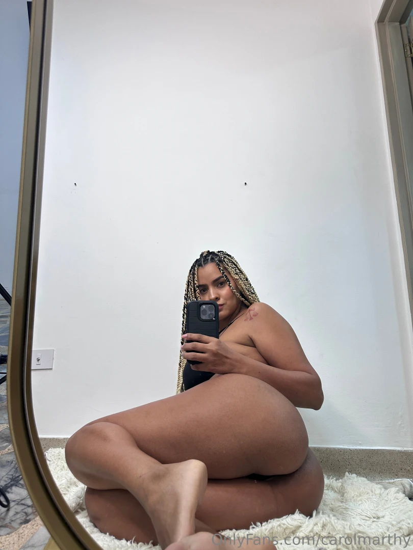 This mirror s getting a full show today 