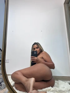 This mirror s getting a full show today