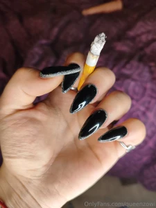 New nails black like my