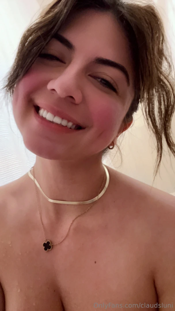 My name is claudia and i love mondays 