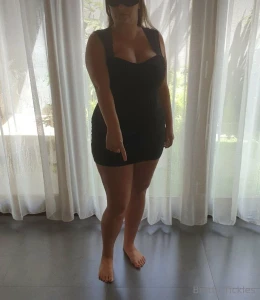 Get on your knees and worship misstress amberkittyn69 she nbsp will