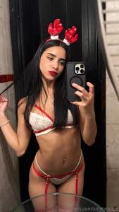 This outfit s missing something probably your reaction