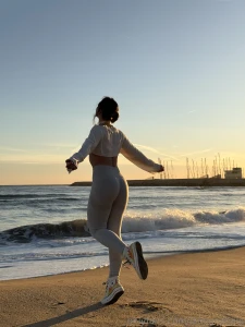 Today i took a peaceful walk along the seaside soaking in the warmth part 1