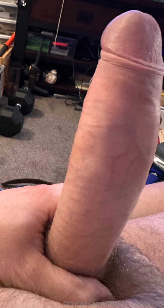 Need someone to come drain me while i m hitting some curls 