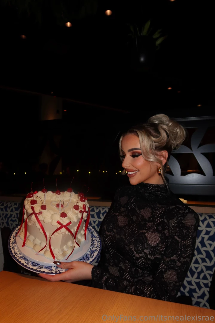 You re looking at me like i m dessert 