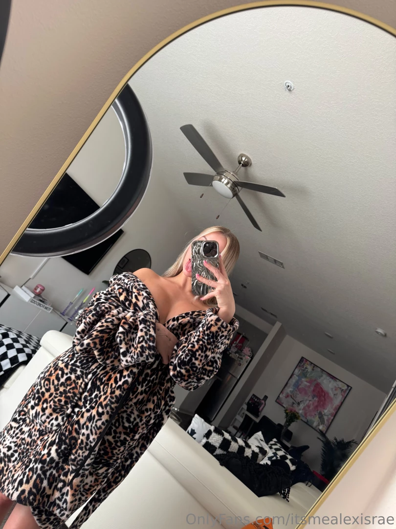 Should i be a good girl or do you like me better when i m bad 