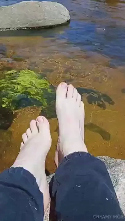 I feel like getting my perfect little feet licked and sucked i would part 1 