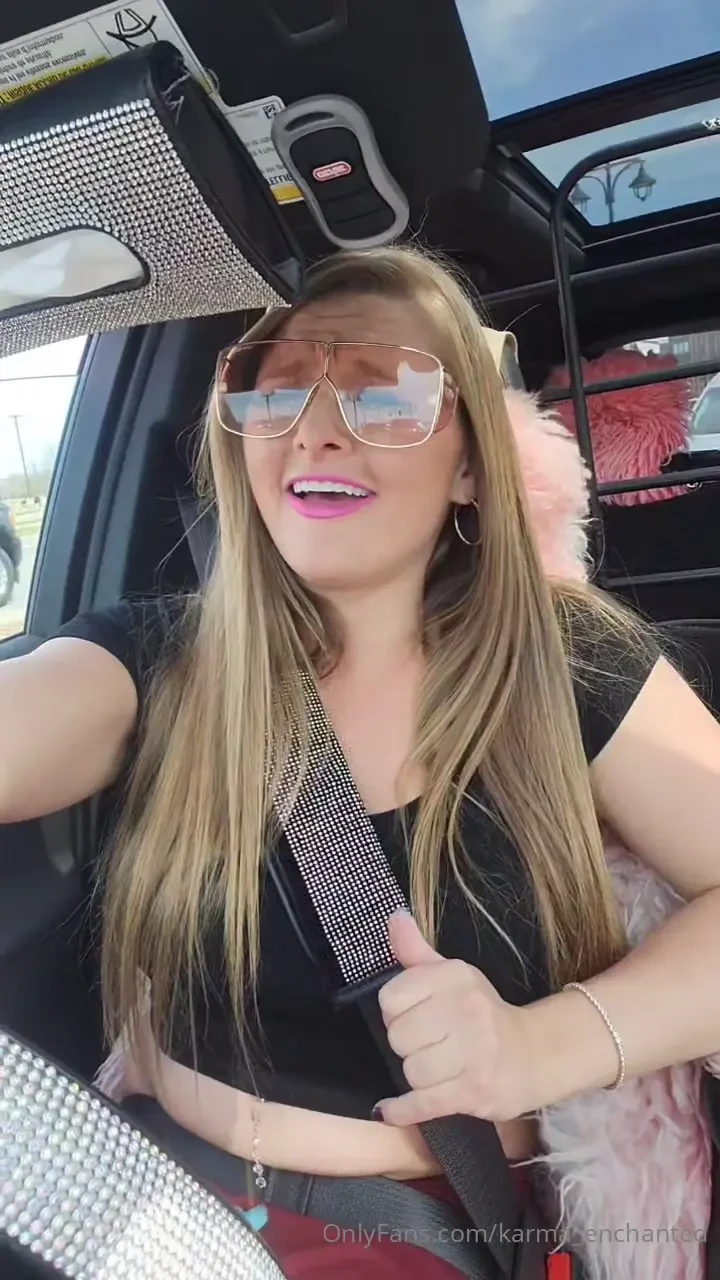 Would u take me on a date don t get distracted by seeing my huge tits 