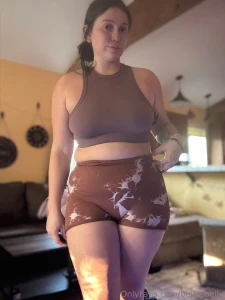 These shorts really show off my chunkkkk wide mamacita part 2