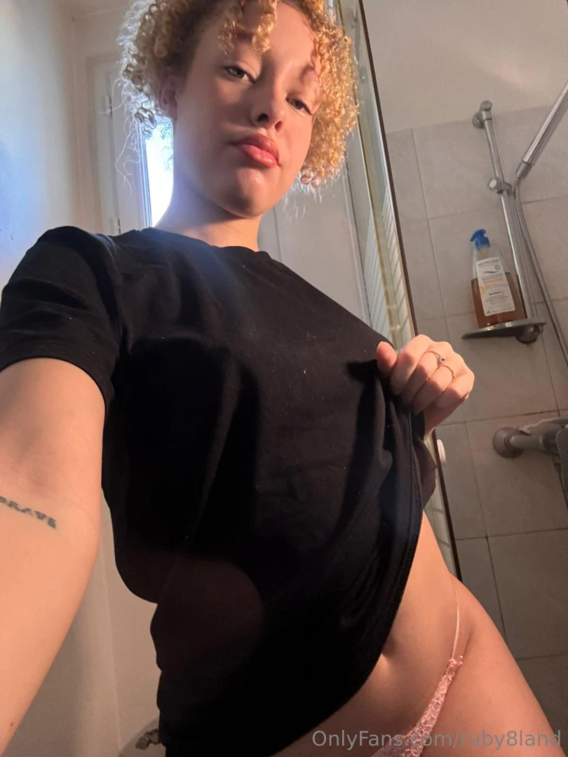 Someone to take care of me in the shower send me a message 
