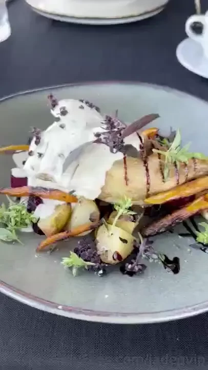 Swipe right to see whats for lunch 