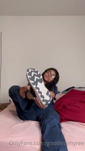 goddessmyree - In my scrubs coming from work sweaty sweaty feet hmu for the full 