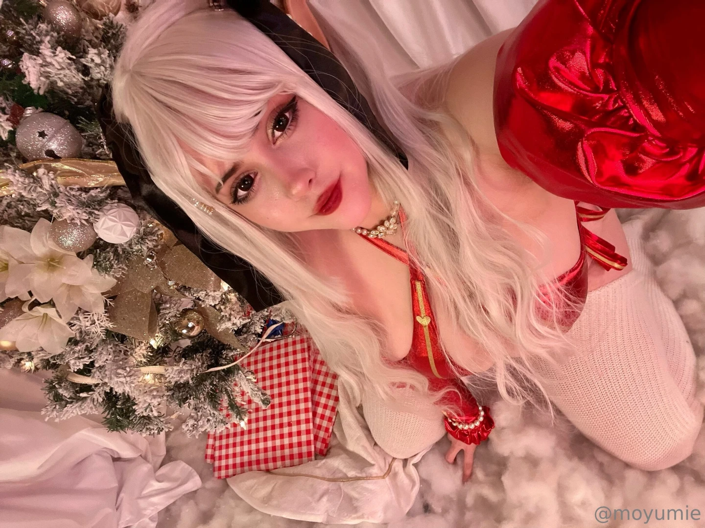 This shoot was so cute 3 coming to p2v in dms soon as christmas elf part 1 