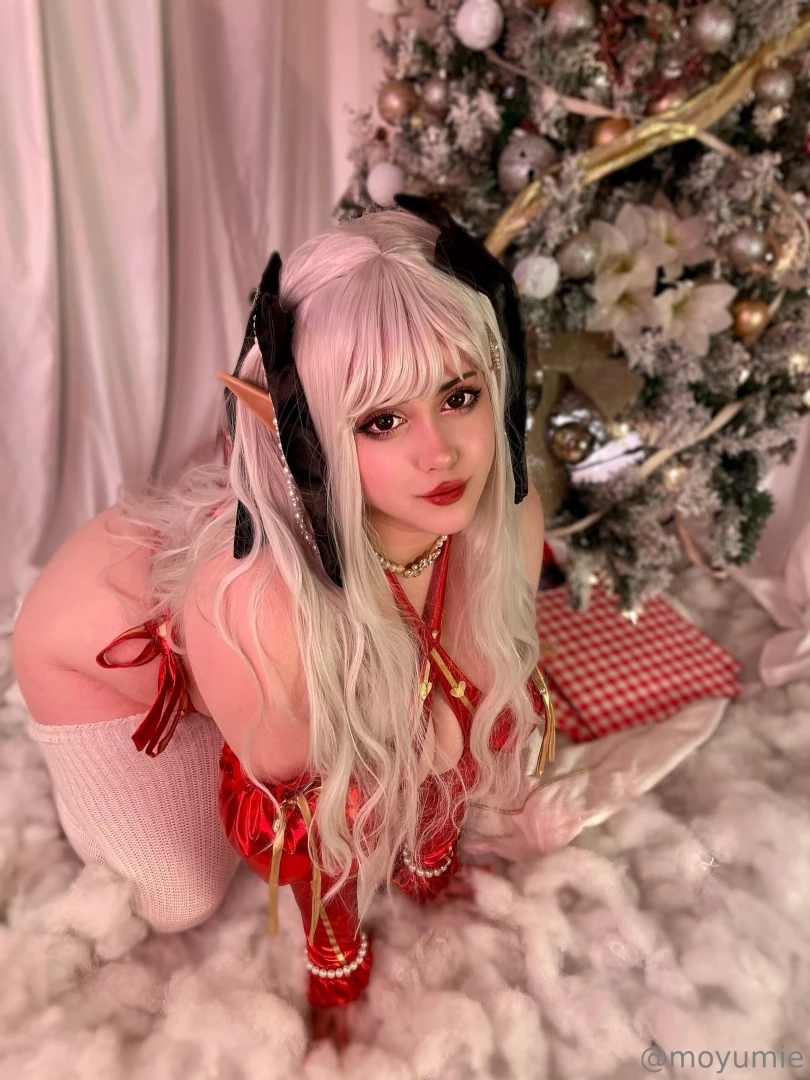 This shoot was so cute 3 coming to p2v in dms soon as christmas elf 