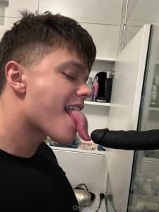 Can you handle this cake and can you handle my tongue game part 1