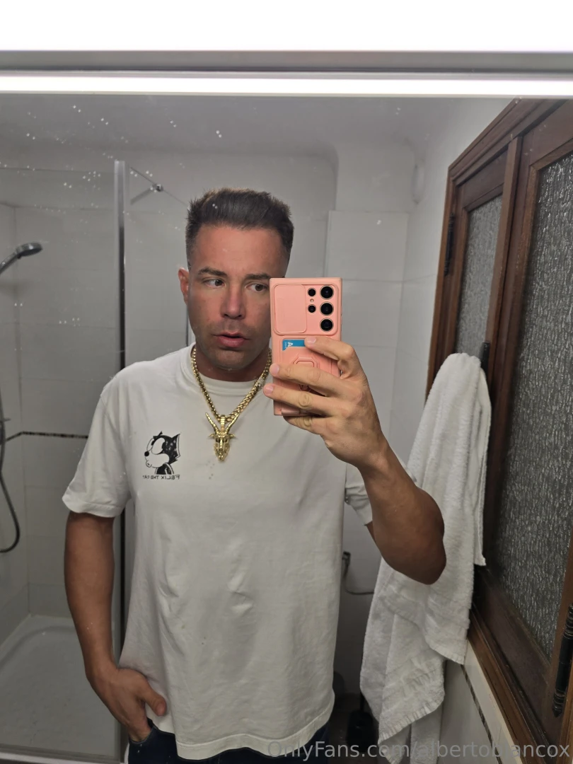 Tengo regalos exclusivos solo para mis fans fieles que siempre me 