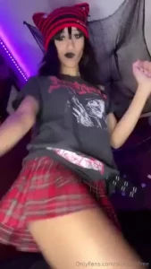 Like this if i should post more of my dancing tiktoks on here for free