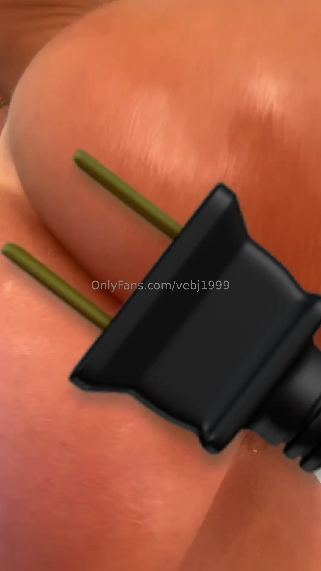 Baby oil amp buttplug content come and watch me rub myself in baby oil 