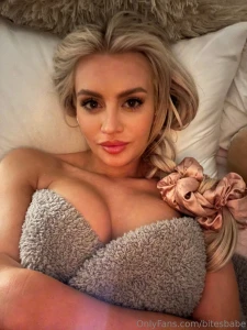 Come give me a lil cuddle and squeeze