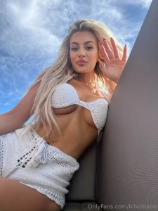 Take me back to miamiiii check your messages if you want to see some