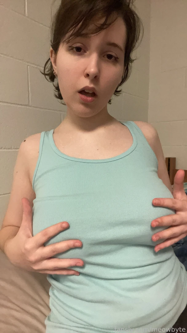 No bra no problem teen barelylegal 18yo young virgin bigboobs bigtits 