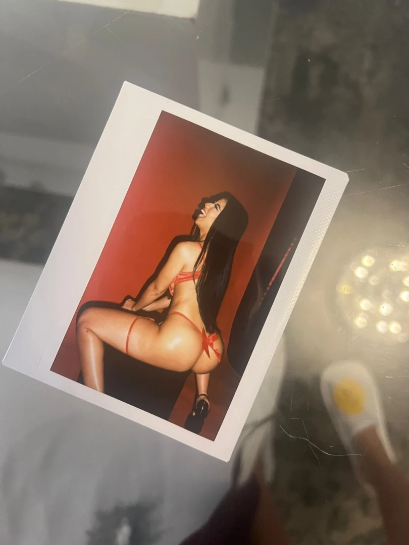 Don t forget i sell sexy ass polaroids dm meee if you want one 