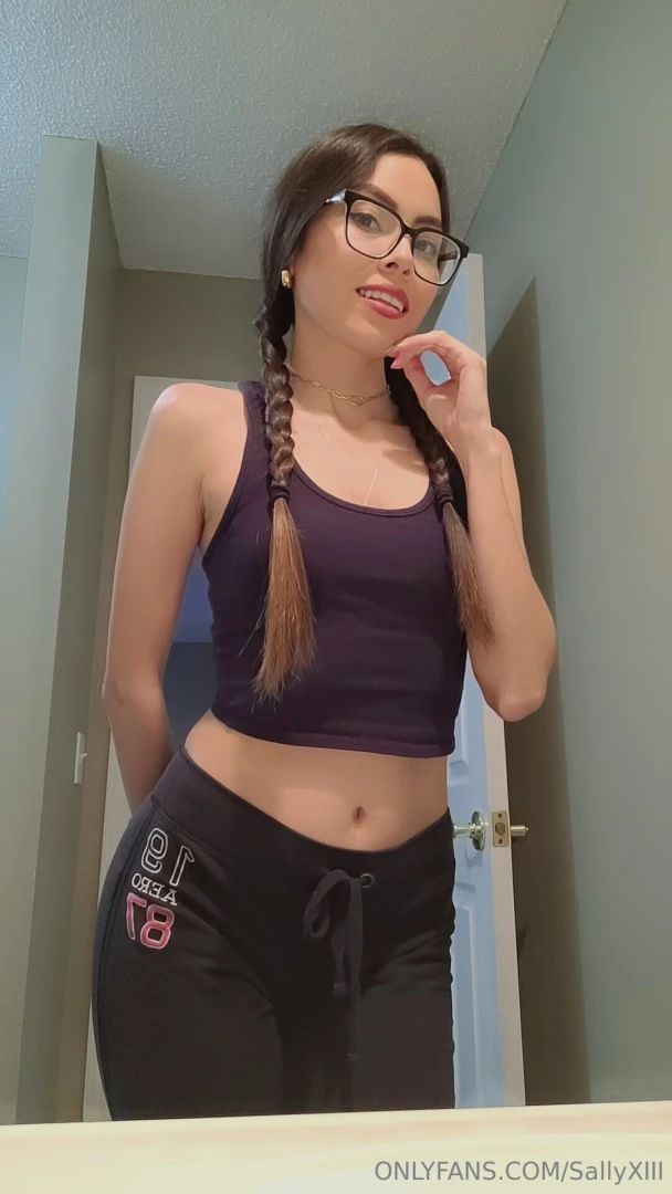 The gif is in your dms babe hope you enjoy me in my trensitas part 1 