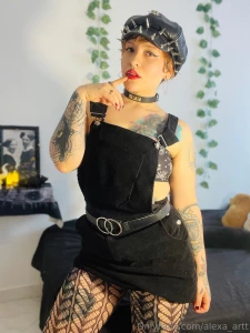 Bored horny curious slide in my dms and let s fix that