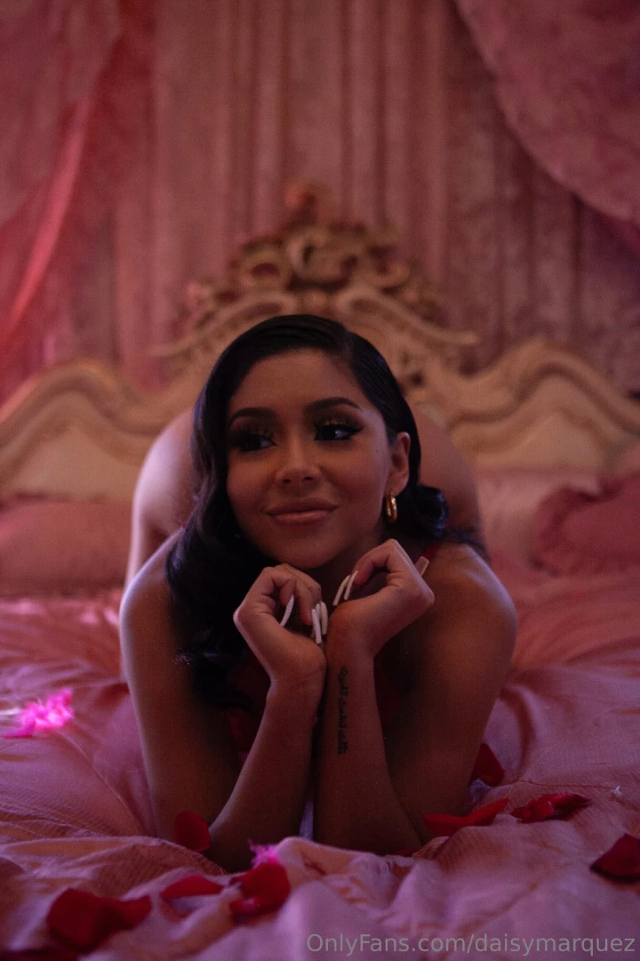 Spicy latina is back at it again papi you better hurry 