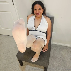 These pantyhose are incredibly soft and playing with my pussy through part 3