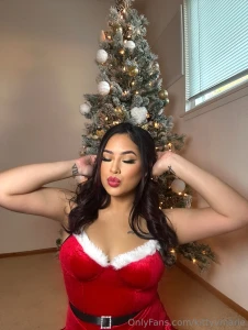 Merry xxxmas eve would you wanna find me under your tree tomorrow