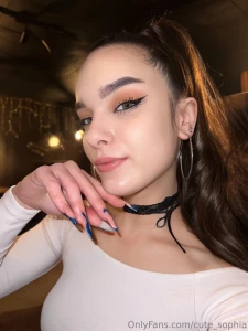 A woman s beauty is her smile her shining eyes and her genuine part 1