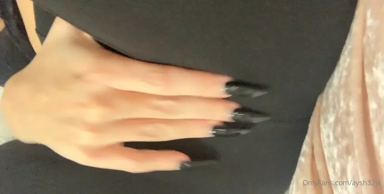 Love feeling my wetness through my leggings 