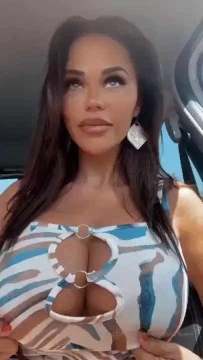 Tryna act casual in public when you re a horny bimbo is tough 